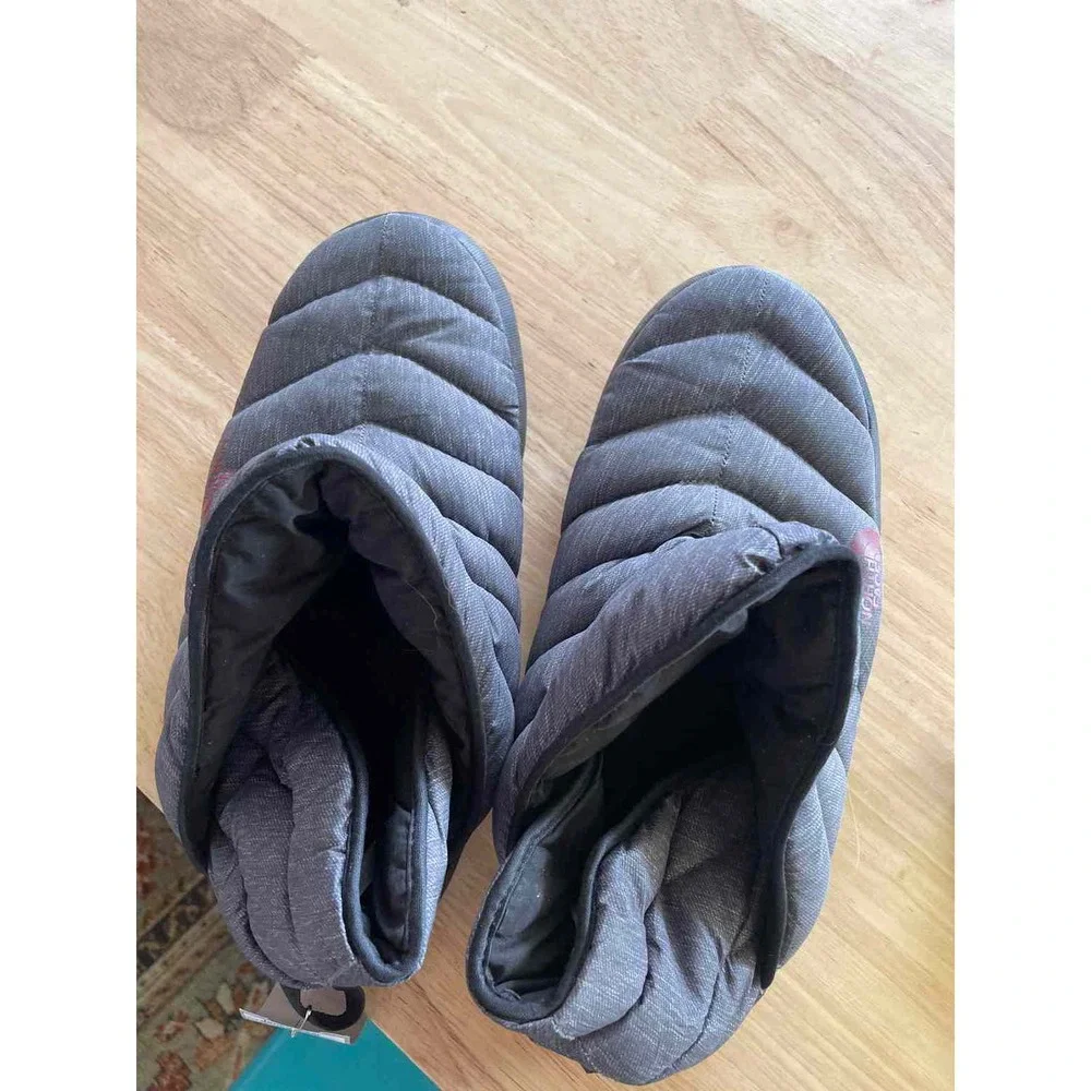 11 The North Face Men's Slippers